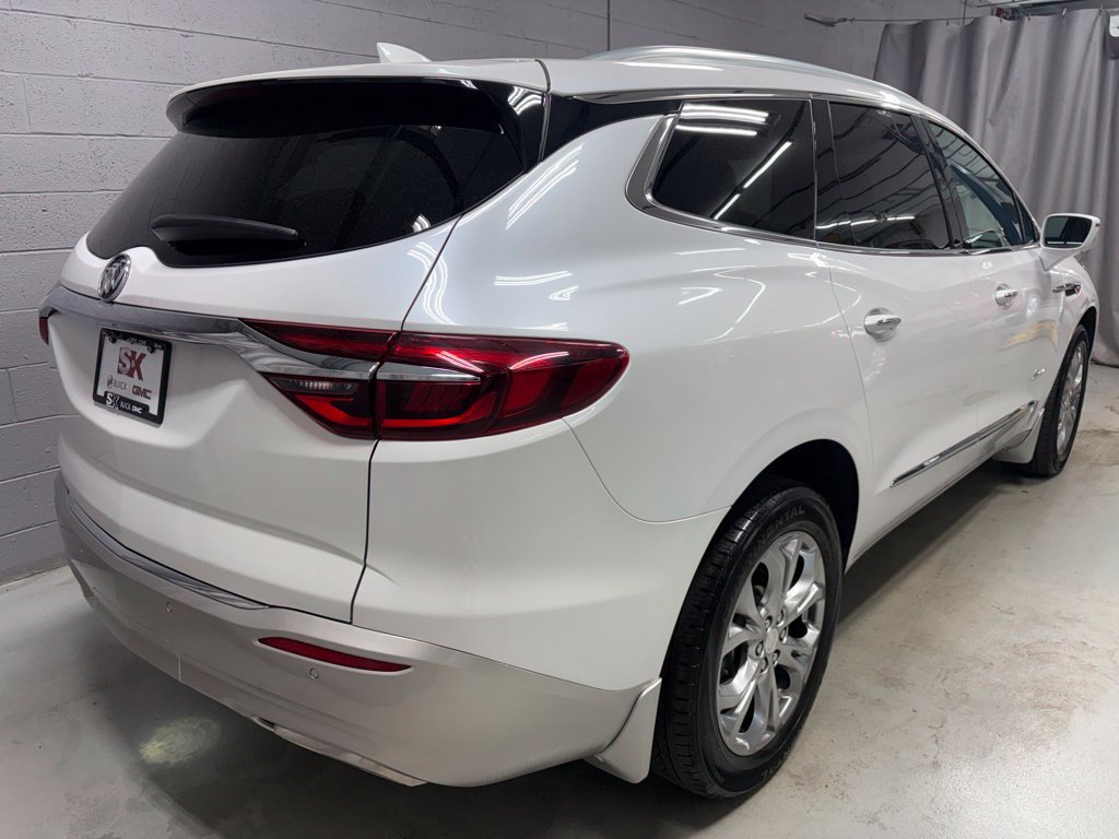 Used 2018 Buick Enclave Avenir w/ Avenir Technology Package AWD/4WD image 2