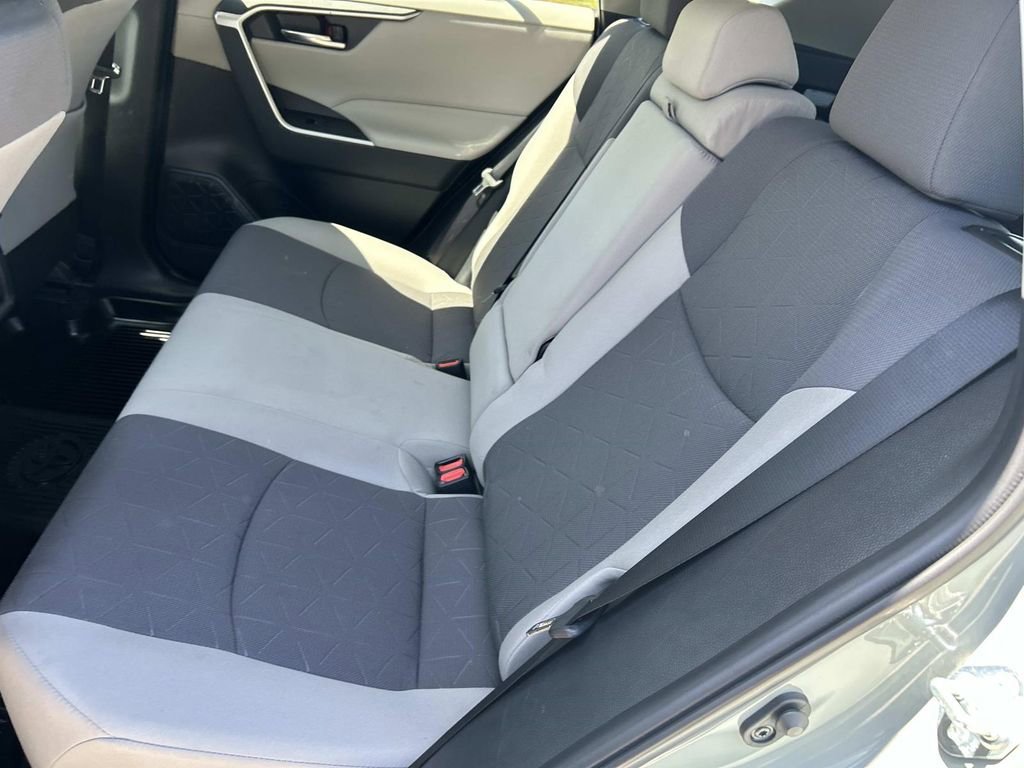 Used 2022 Toyota RAV4 XLE w/ Convenience Package FWD image 22