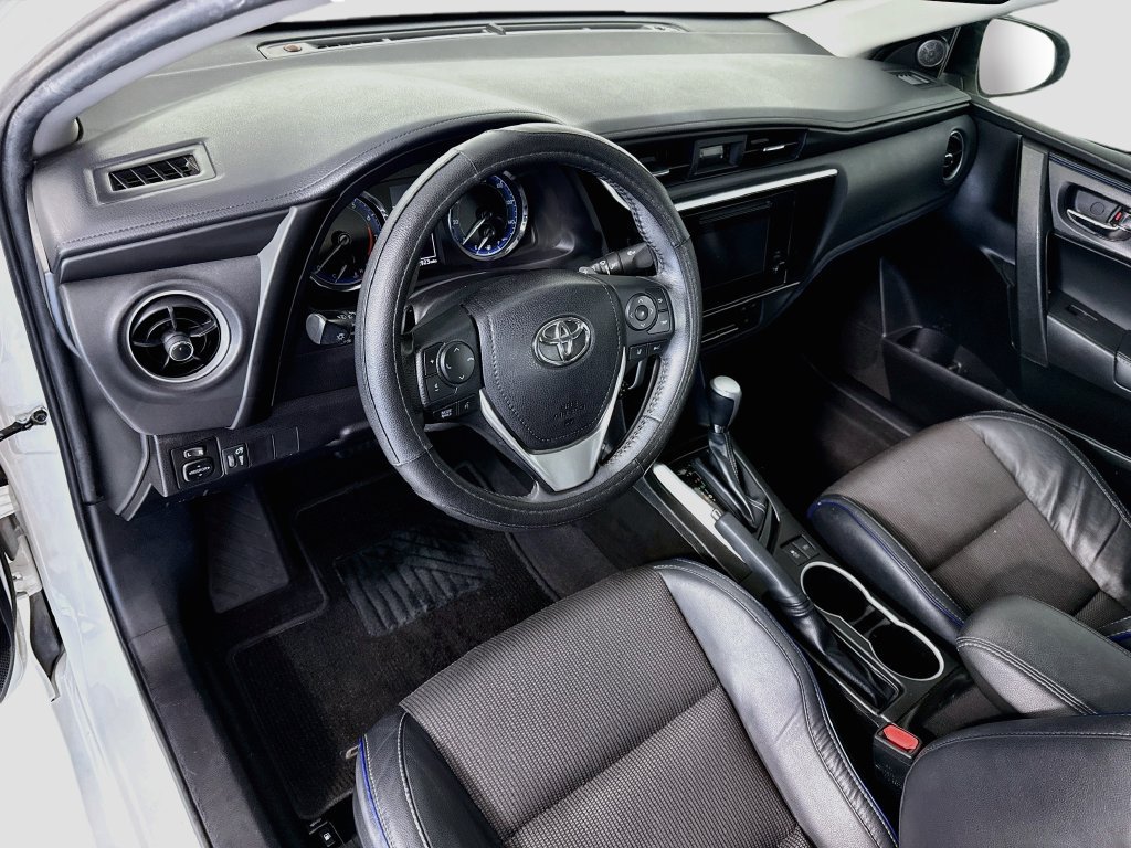 Used 2018 Toyota Corolla SE w/ Carpet Mat Package (TMS) FWD image 9