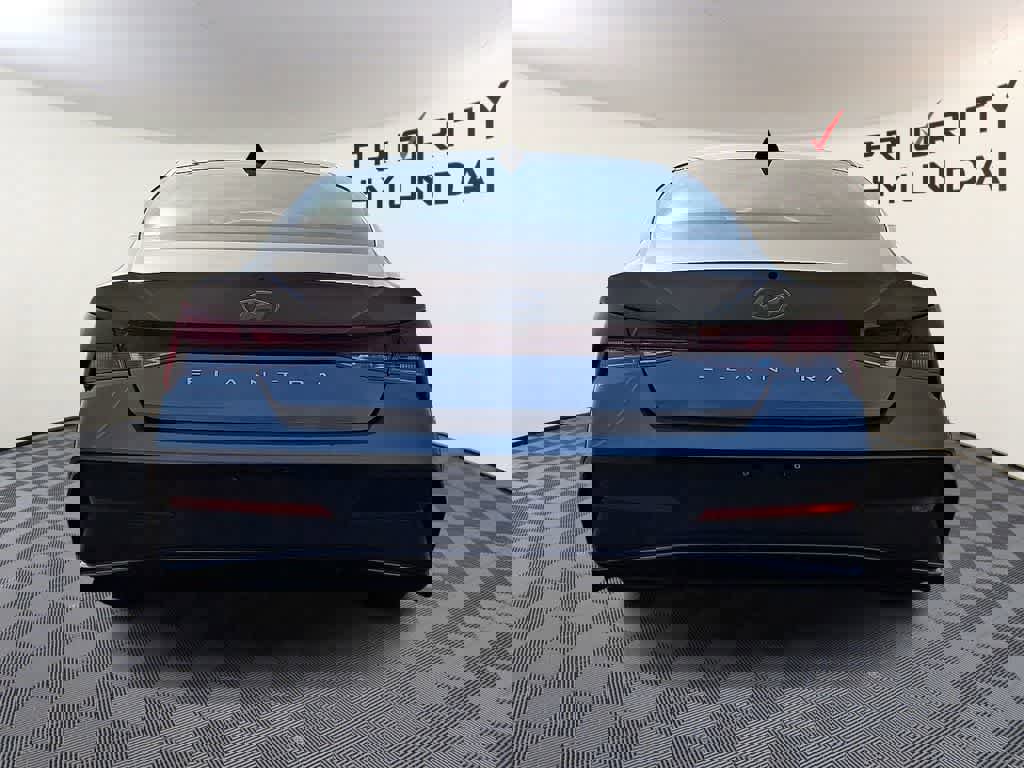 Used 2024 Hyundai Elantra SEL image 5