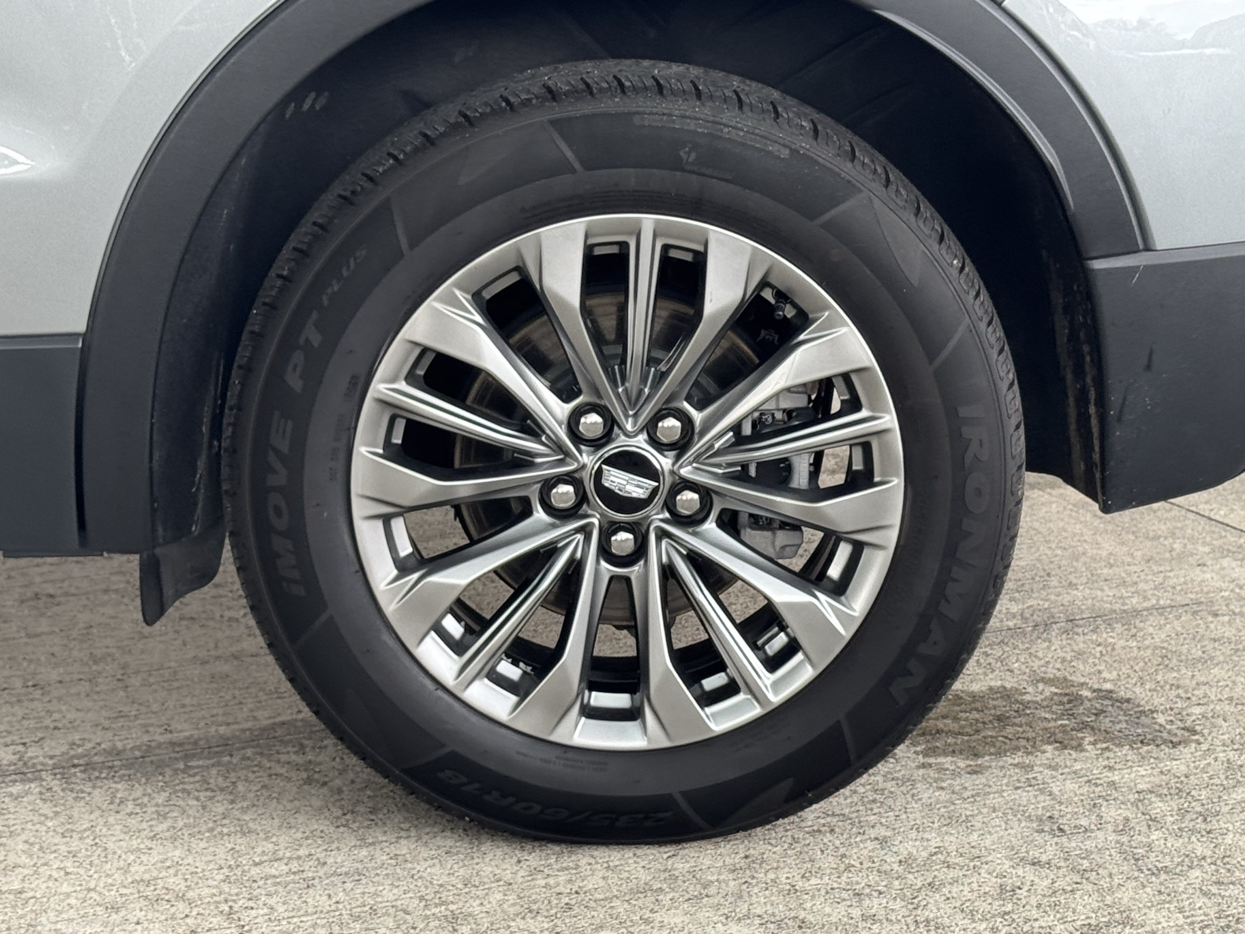 Used 2025 Cadillac XT4 Premium Luxury FWD image 8