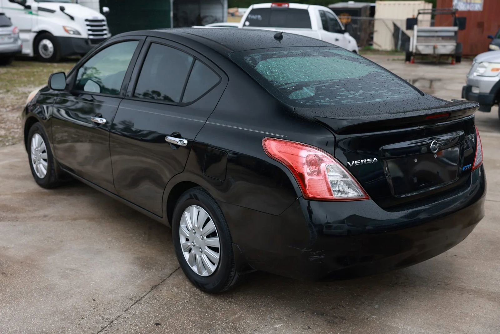 Used 2014 Nissan Versa SV image 4
