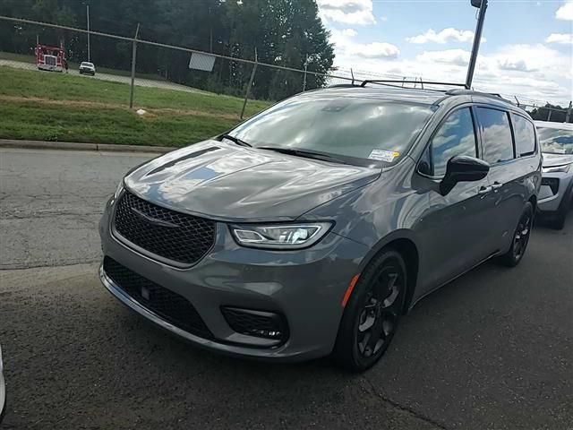 Used 2025 Chrysler Pacifica Limited FWD image 1