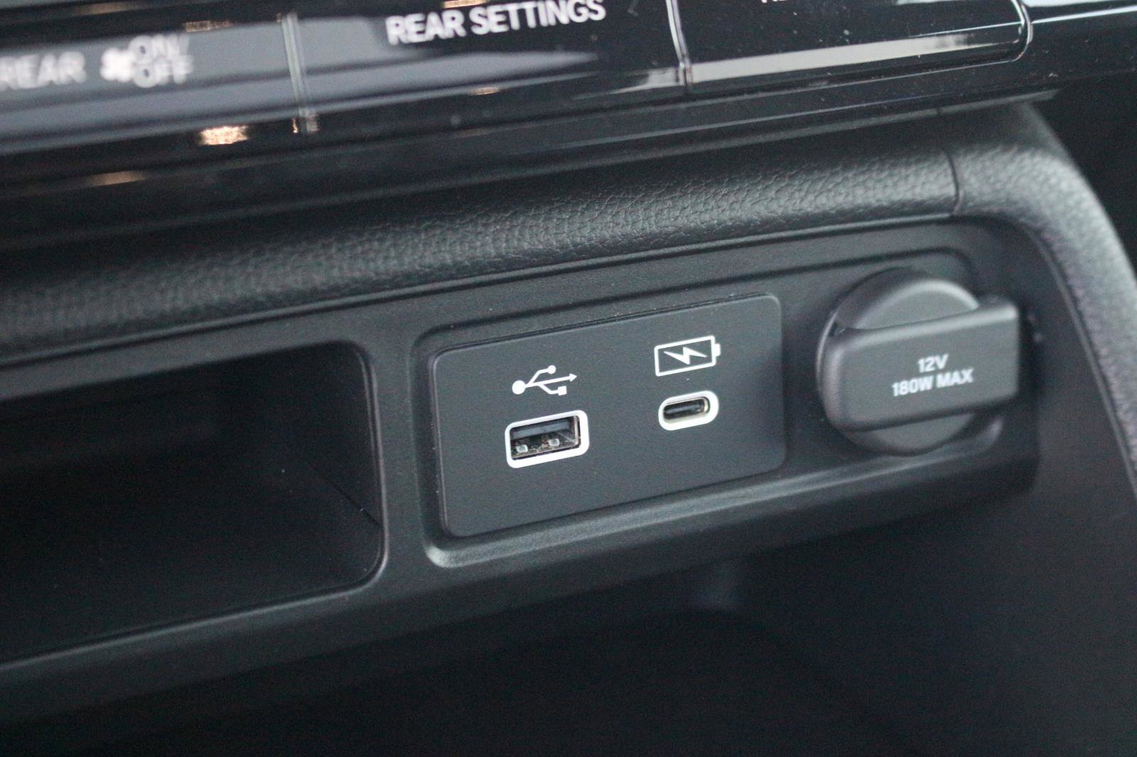 Used 2025 Honda Pilot Black Edition image 32