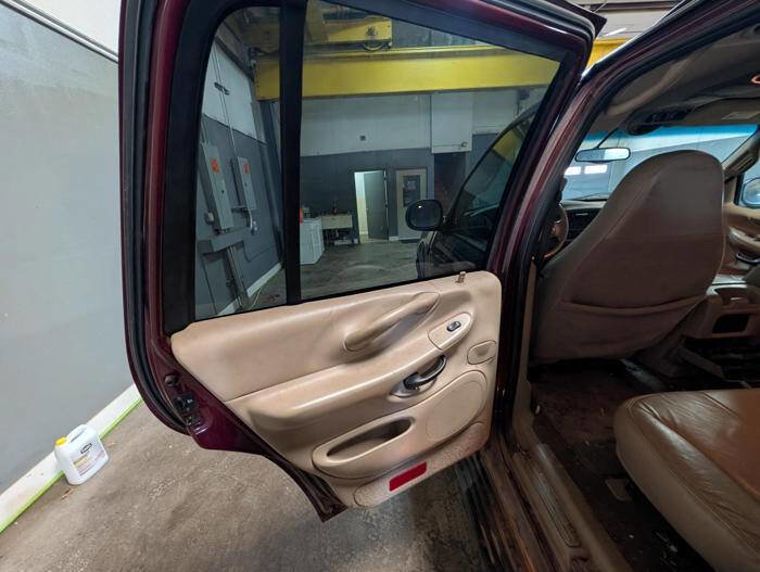 Used 2001 Ford Expedition XLT AWD/4WD image 24