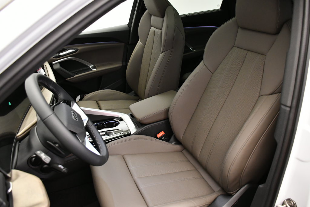 Used 2025 Audi Q5 Premium w/ Premium Plus AWD/4WD image 37