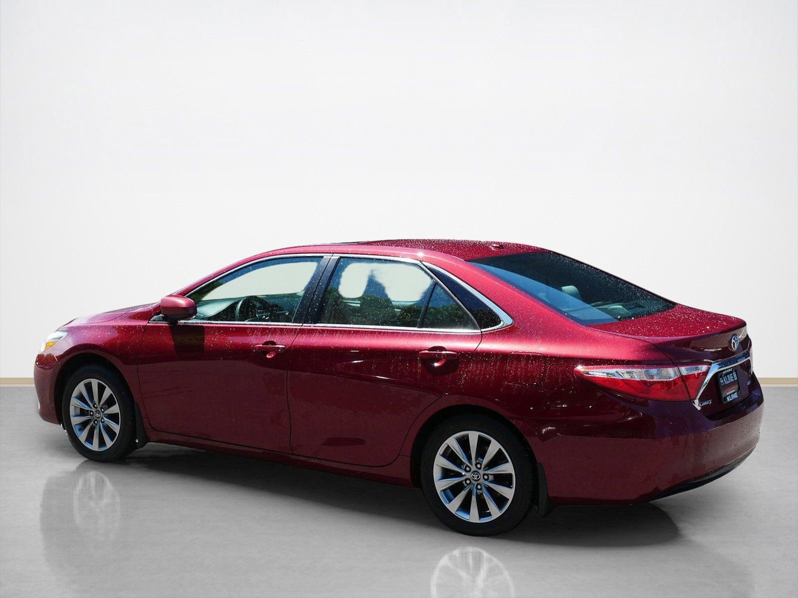 Used 2017 Toyota Camry XLE w/ Moonroof Package FWD image 5