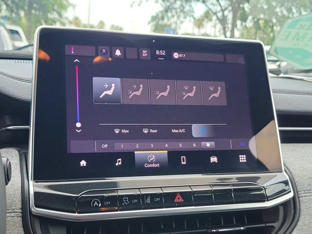 Used 2022 Jeep Compass Latitude FWD image 30
