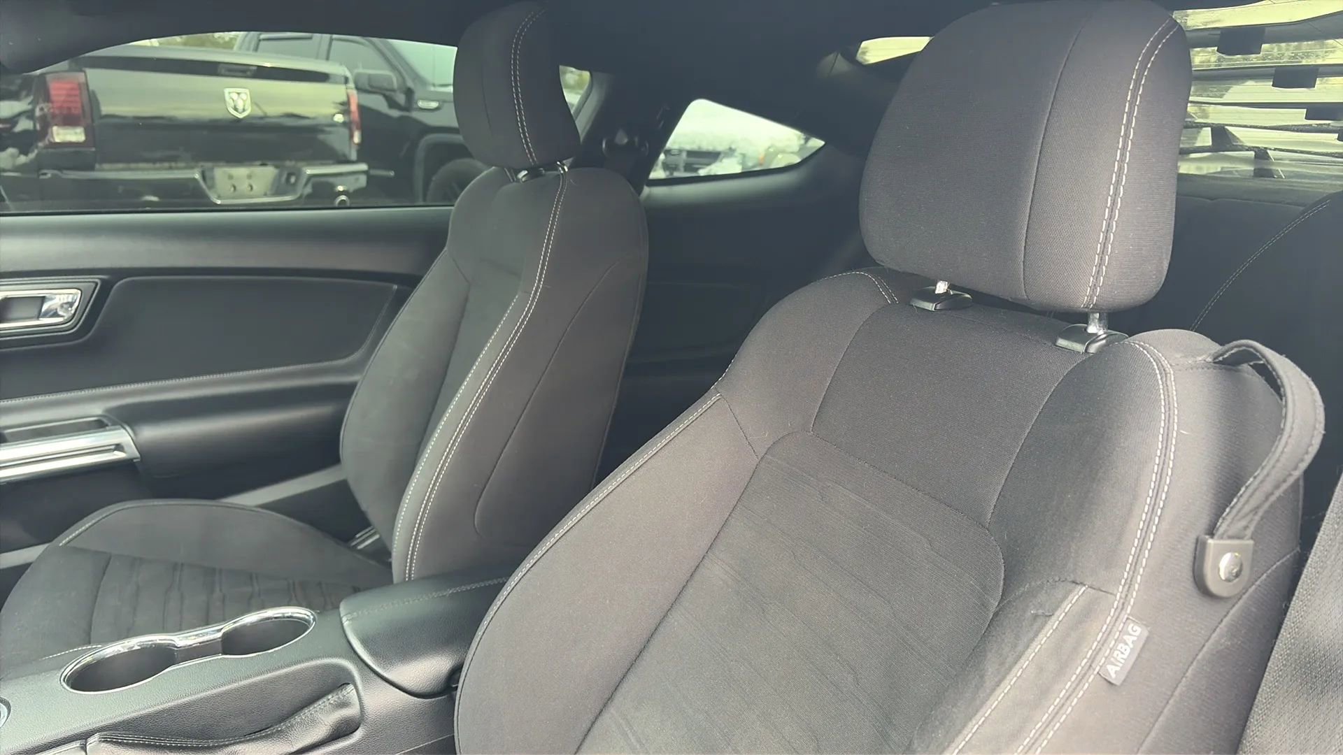 Used 2017 Ford Mustang Coupe image 31