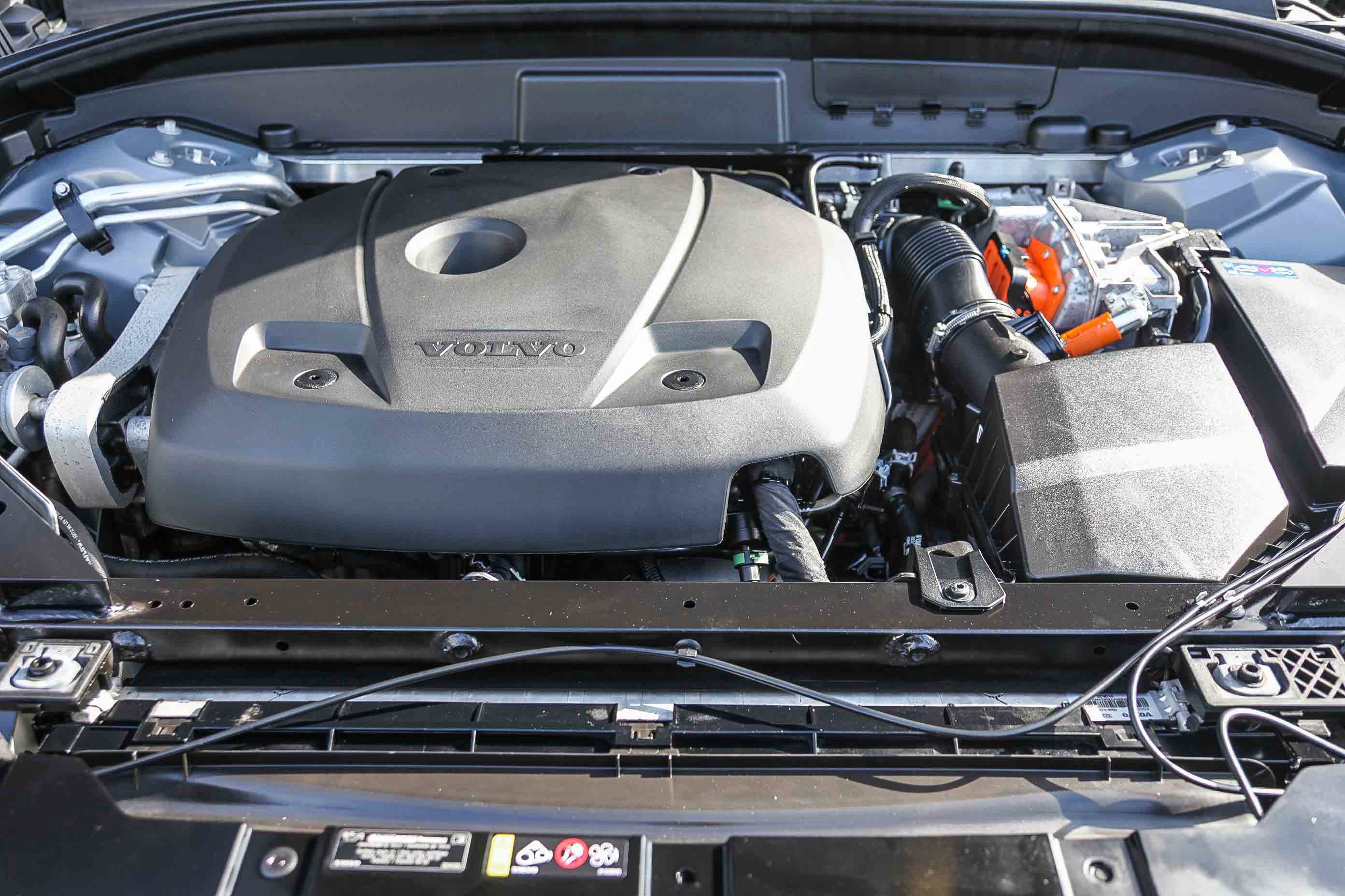 Used 2023 Volvo XC60 T8 Ultimate image 25