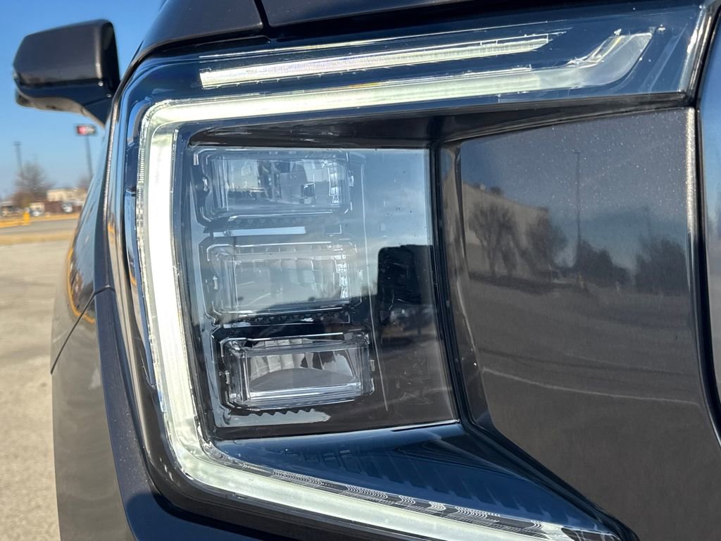 Used 2021 GMC Yukon AT4 w/ AT4 Premium Package image 11