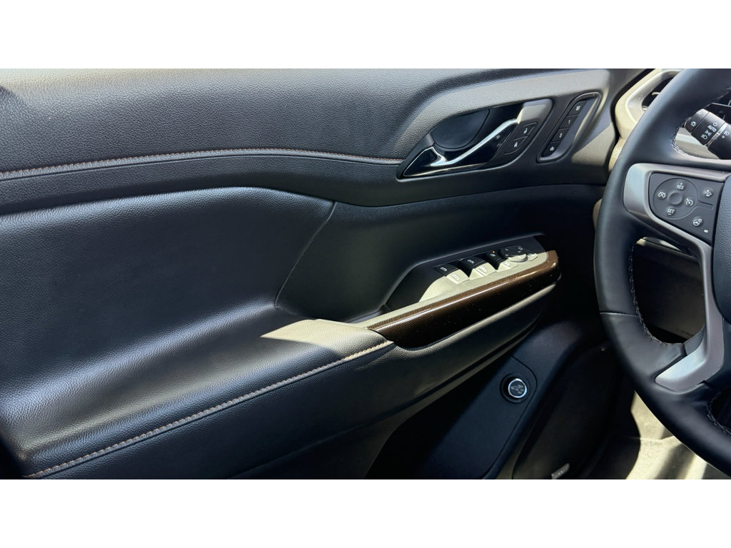 Used 2023 GMC Acadia AT4 w/ Technology Package image 17