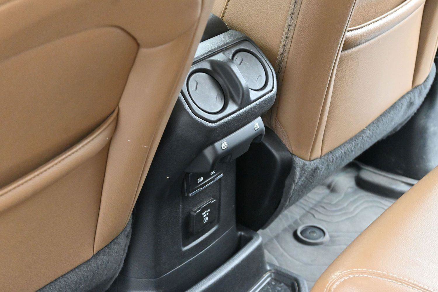Used 2022 Jeep Wrangler Unlimited Sahara AWD/4WD image 29