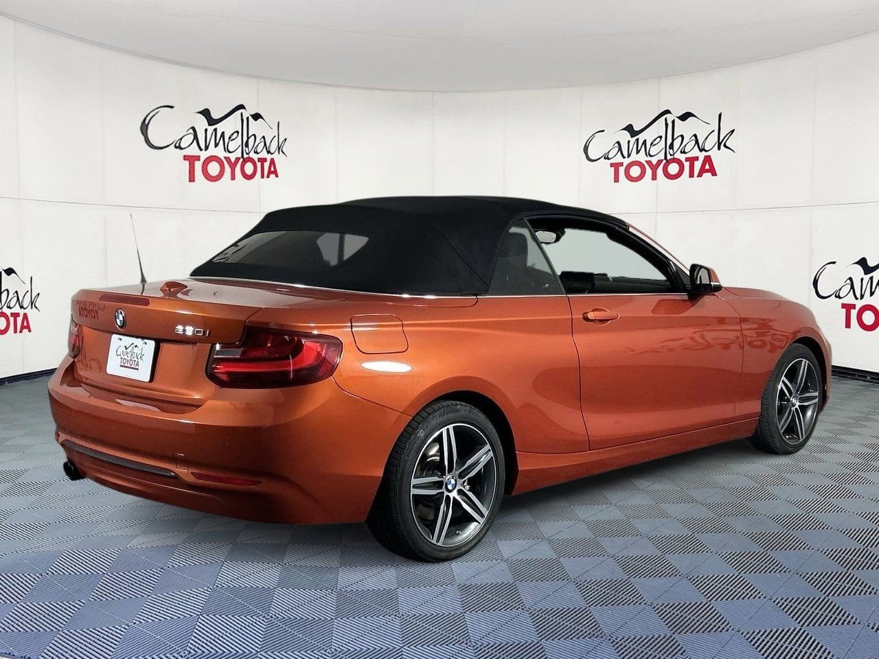 Used 2017 BMW 230i Convertible image 7