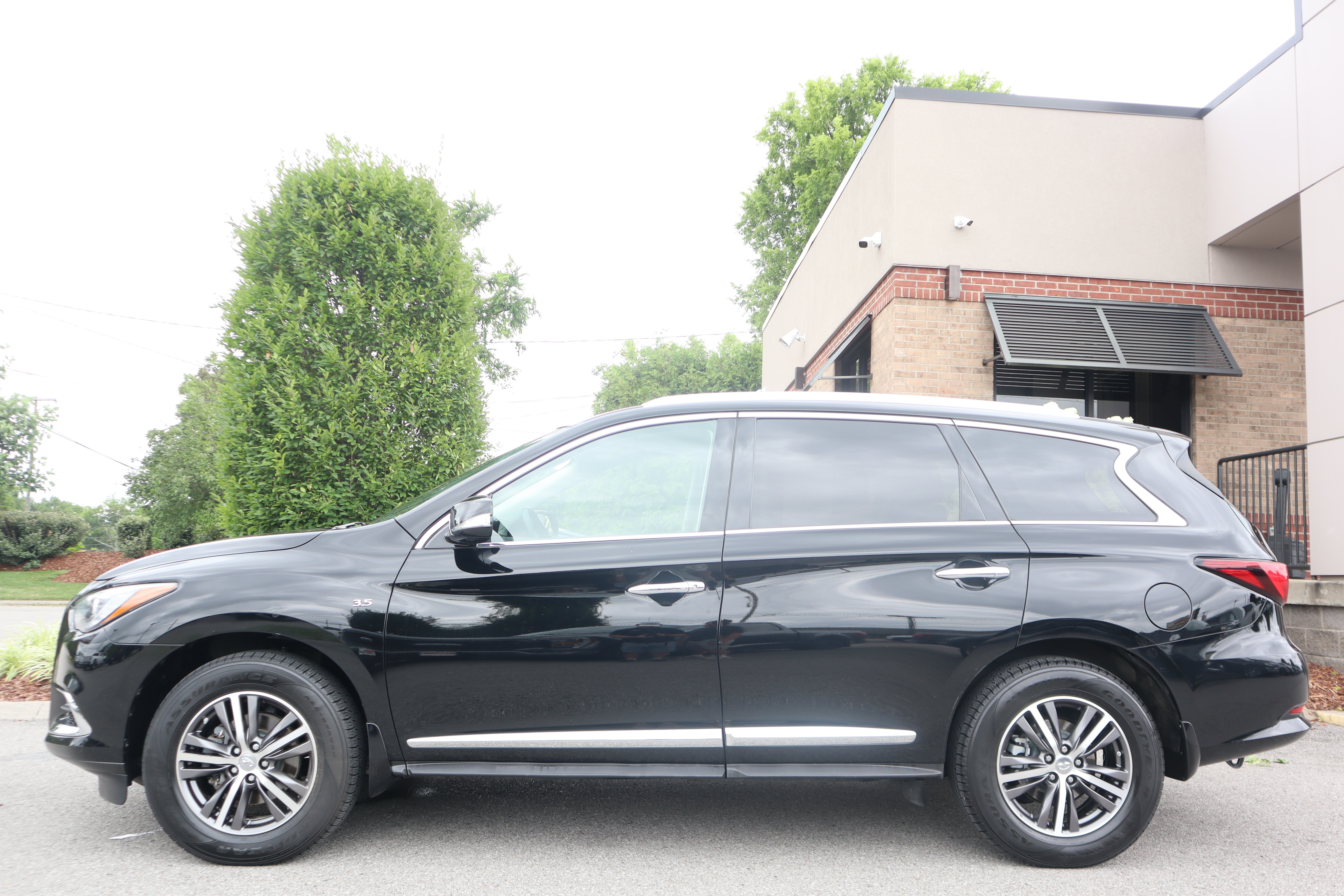 Used 2017 INFINITI QX60 Luxe w/ Premium Plus Package AWD/4WD image 10