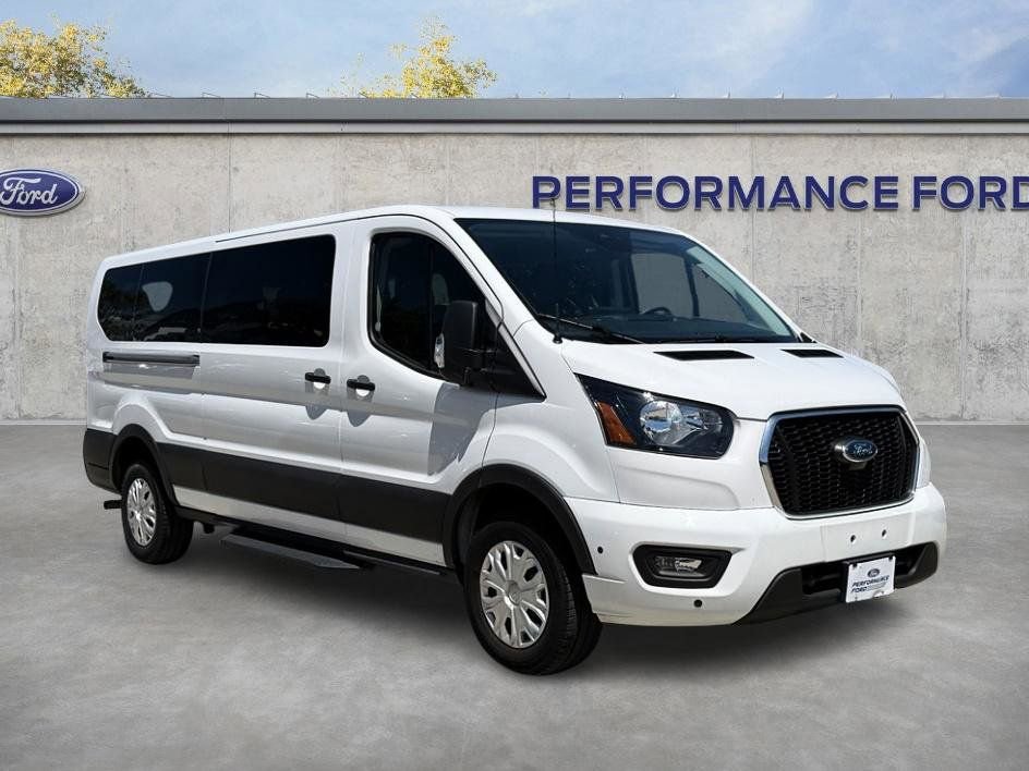 Used 2025 Ford Transit 350 XLT RWD image 5