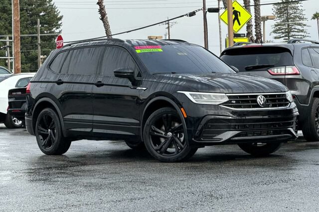 Used 2024 Volkswagen Tiguan SE R-Line FWD image 2