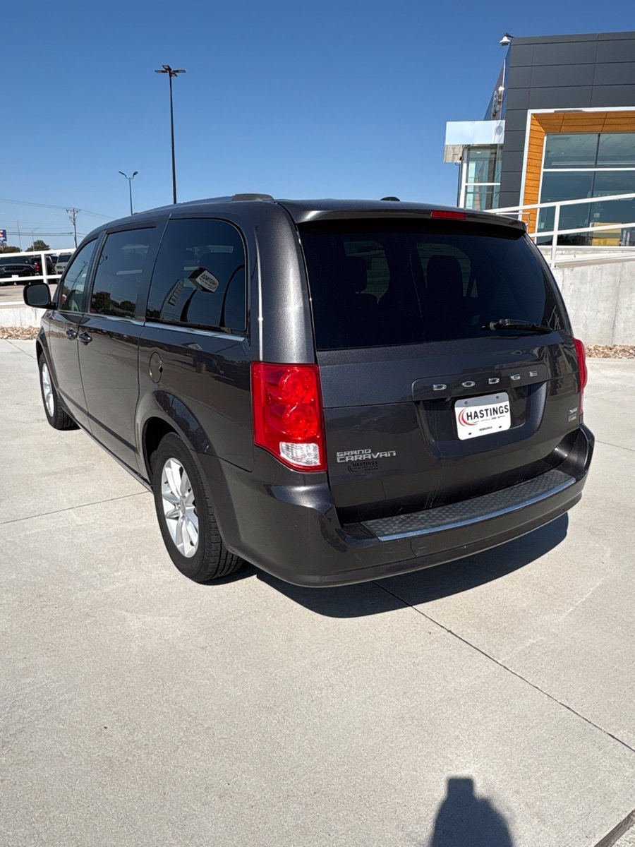 Used 2019 Dodge Grand Caravan SXT FWD image 3