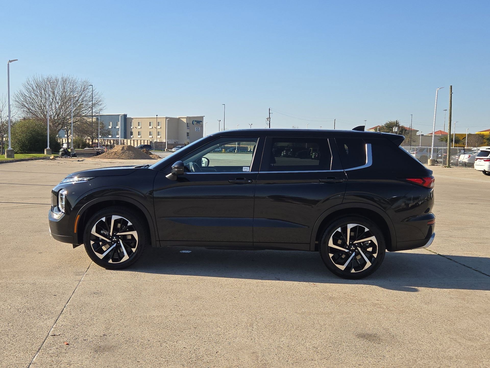 Used 2024 Mitsubishi Outlander SE image 7