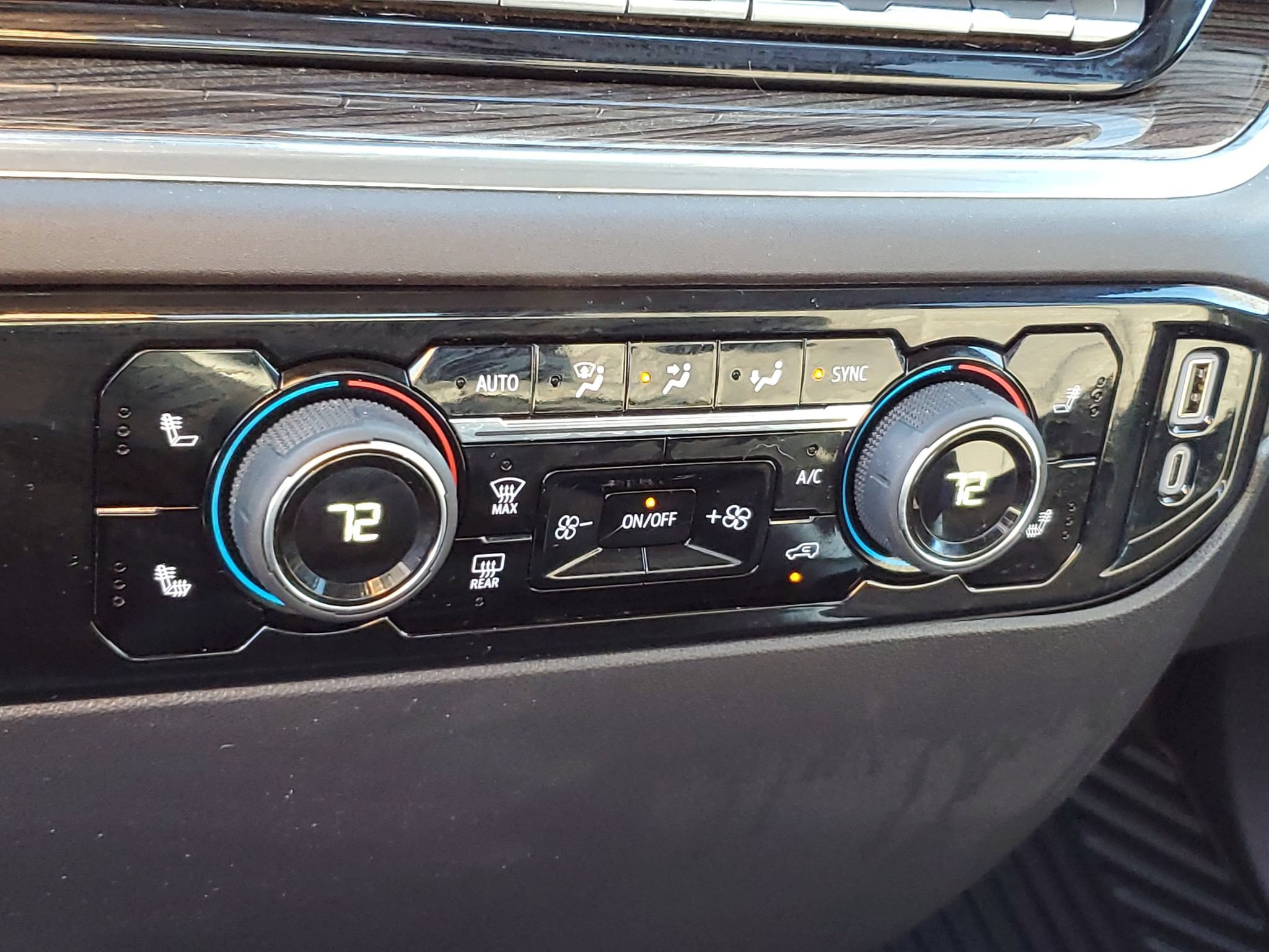 Used 2024 Chevrolet Silverado 1500 LT AWD/4WD image 26