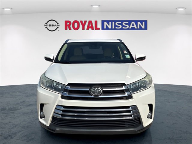 Used 2017 Toyota Highlander Limited image 2