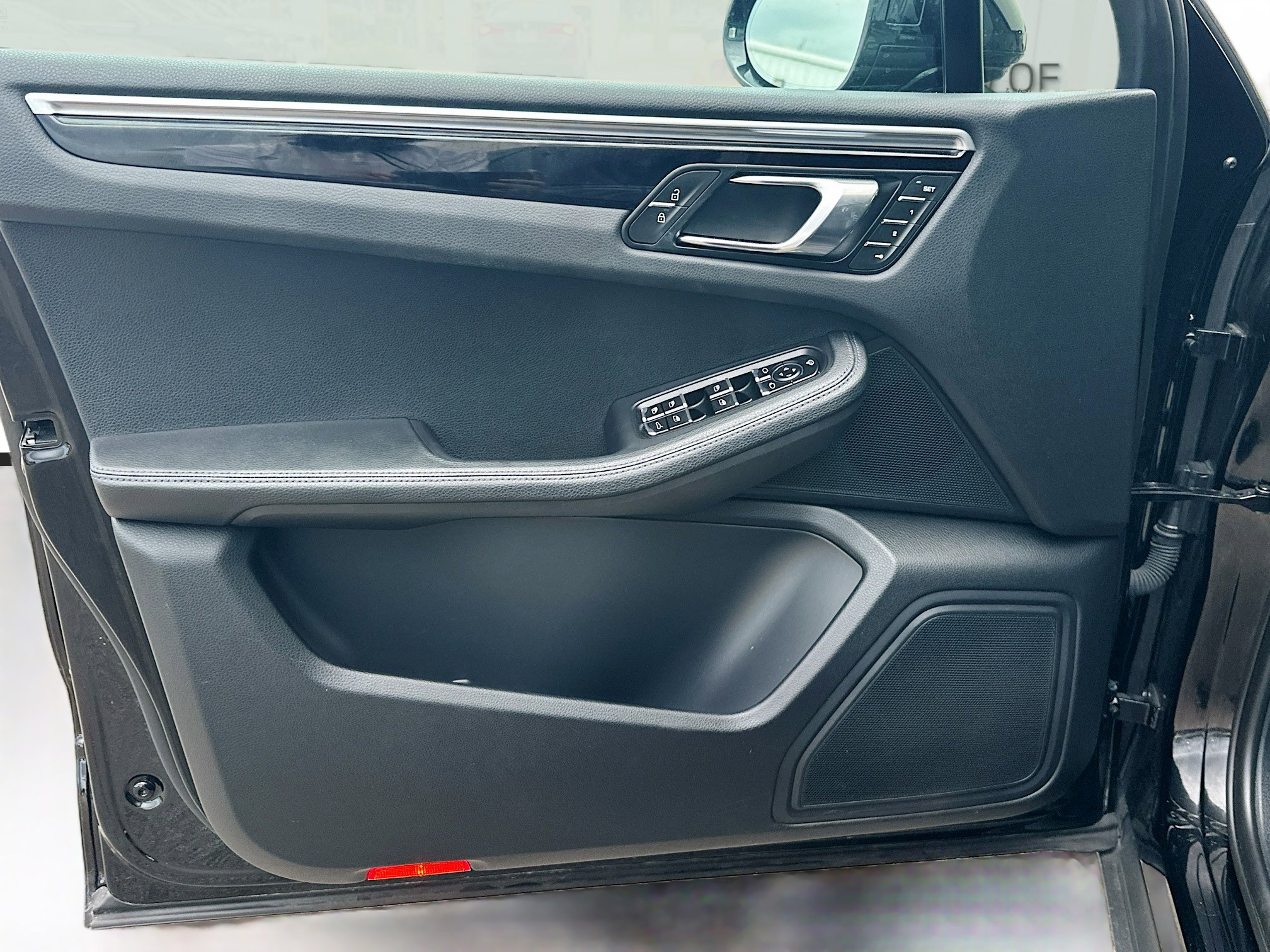 Used 2024 Porsche Macan image 22