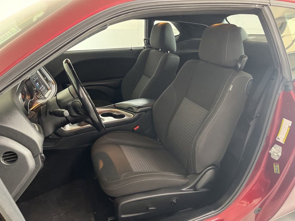 Used 2021 Dodge Challenger SXT w/ Driver Convenience Group RWD image 15