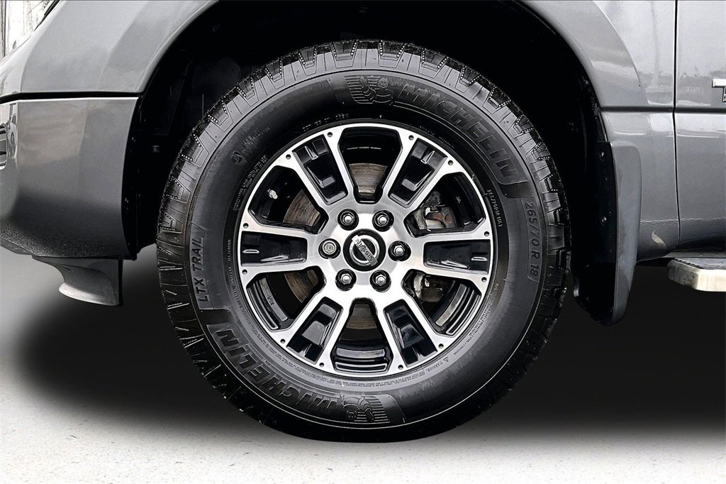Used 2020 Nissan Titan SV w/ SV Convenience Package image 33