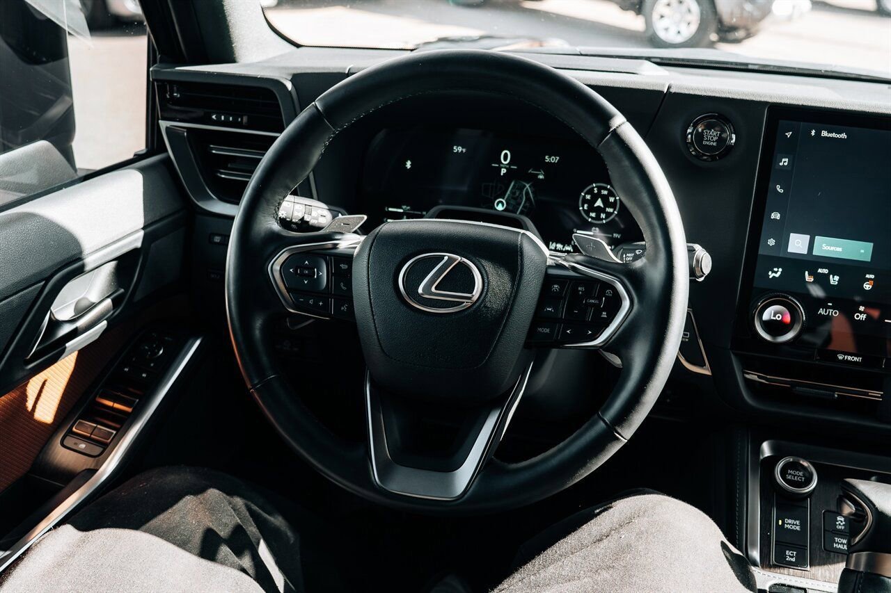 Used 2024 Lexus GX 550 w/ Cold Area Package AWD/4WD image 25