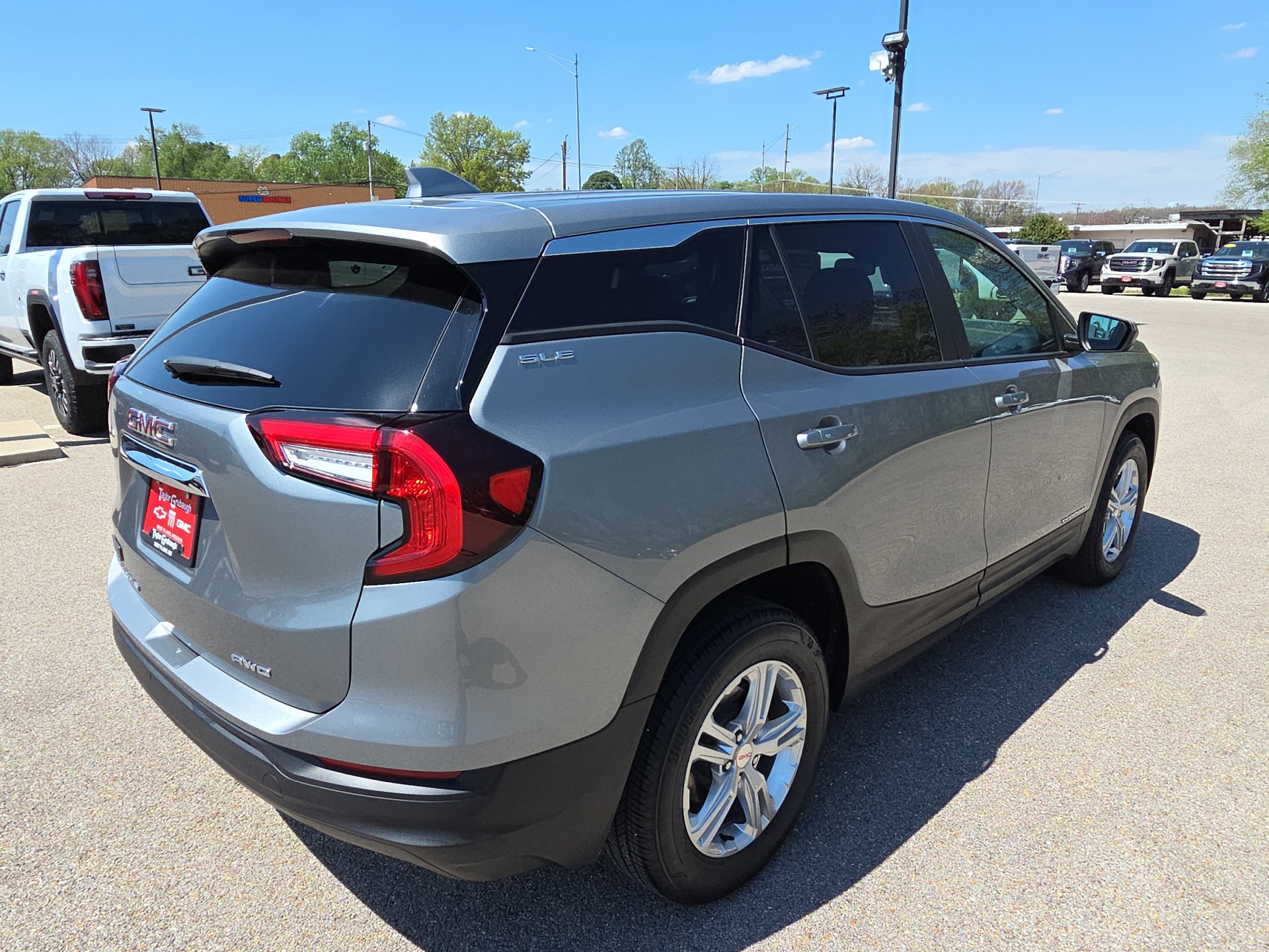 Used 2024 GMC Terrain SLE image 8