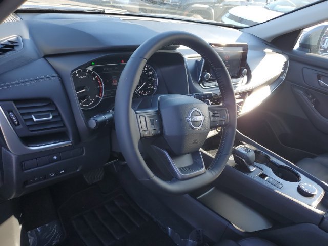 Certified 2025 Nissan Rogue SV w/ SV Premium Package AWD/4WD image 19