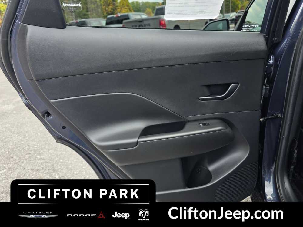 Used 2025 Hyundai Kona SEL FWD image 12