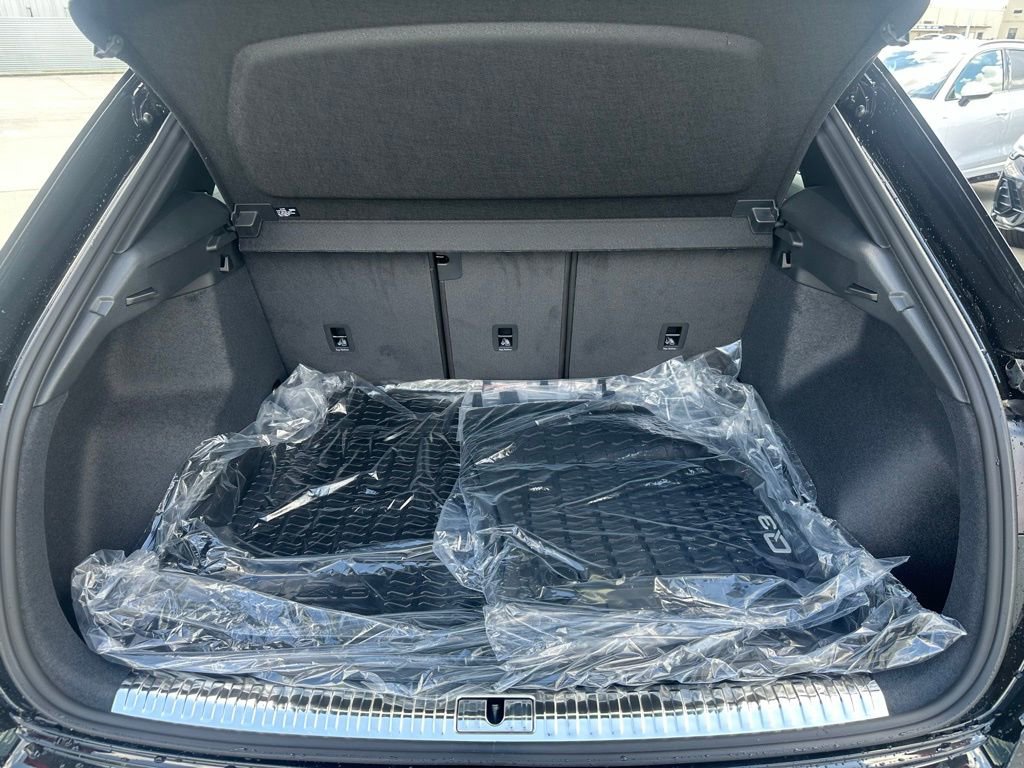 New 2025 Audi Q3 2.0T Premium image 10
