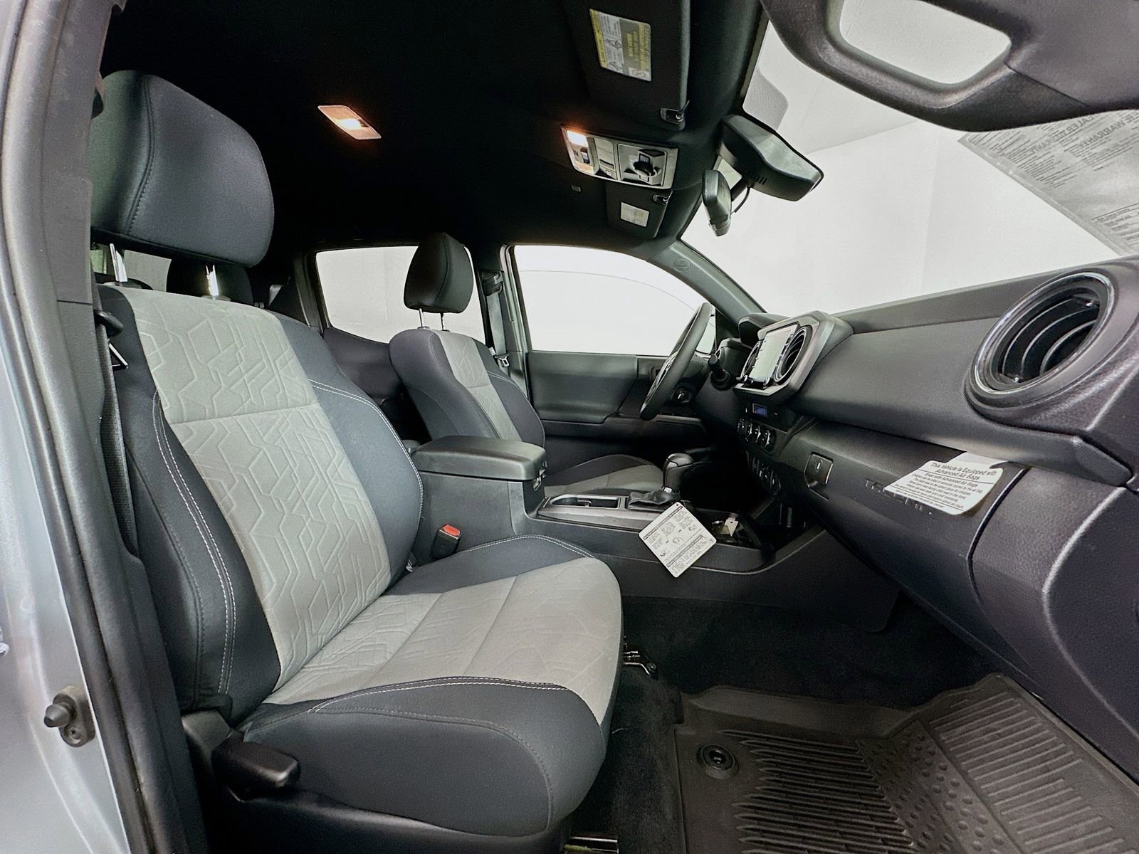 Used 2022 Toyota Tacoma TRD Off-Road image 26