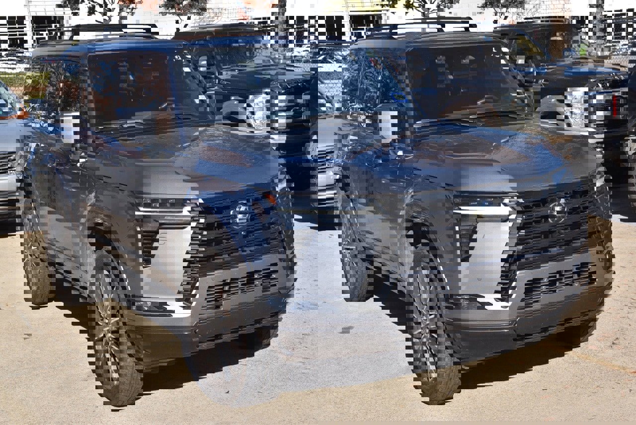 Used 2024 Lexus GX 550 image 4