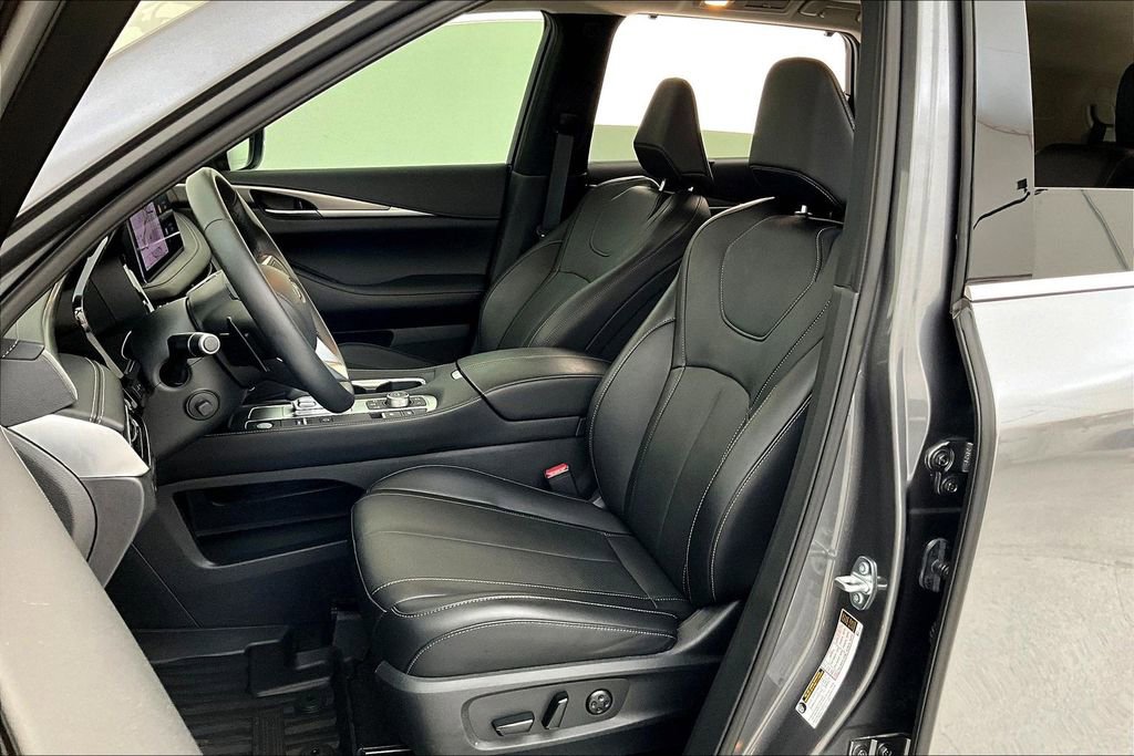Certified 2025 INFINITI QX60 Luxe image 32