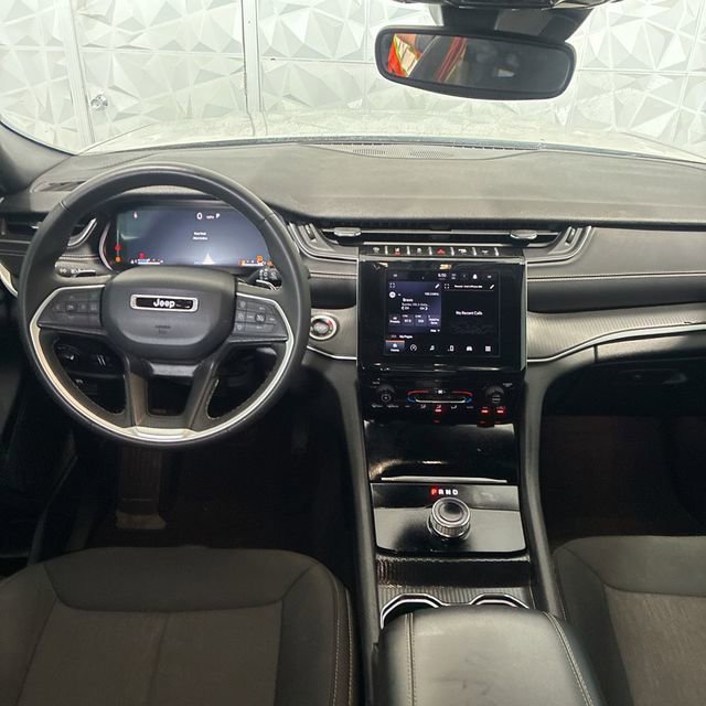 Used 2024 Jeep Grand Cherokee Laredo X w/ Trailer Tow Package AWD/4WD image 15