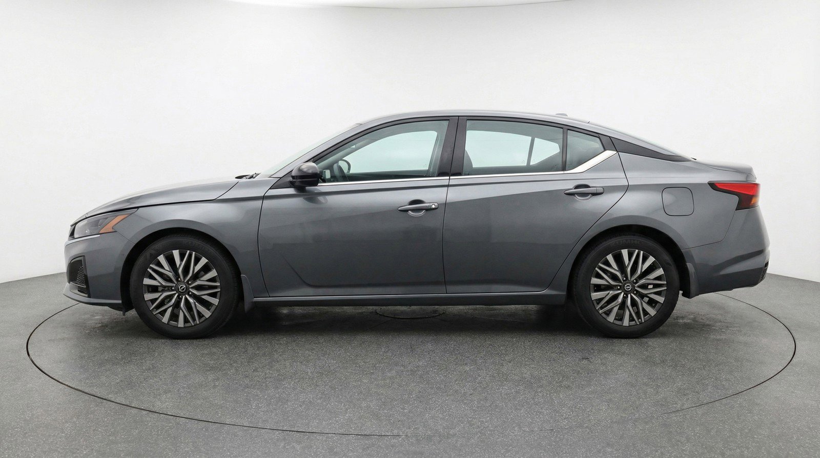 Used 2025 Nissan Altima 2.5 SV FWD image 5