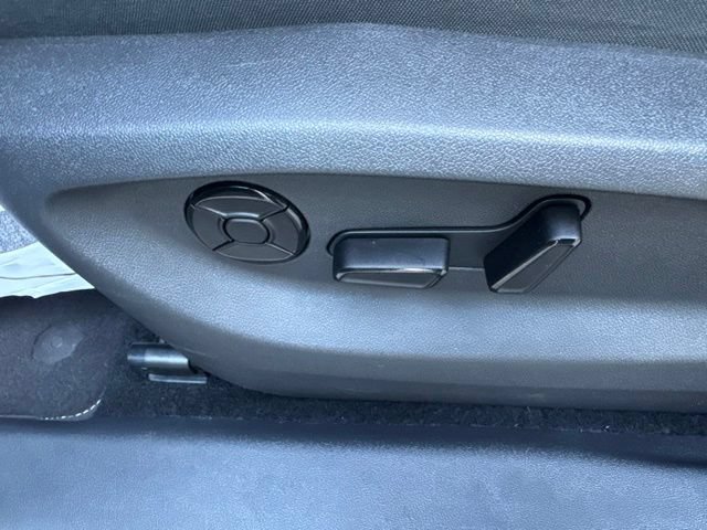 Used 2025 Volkswagen Tiguan SE AWD/4WD image 22
