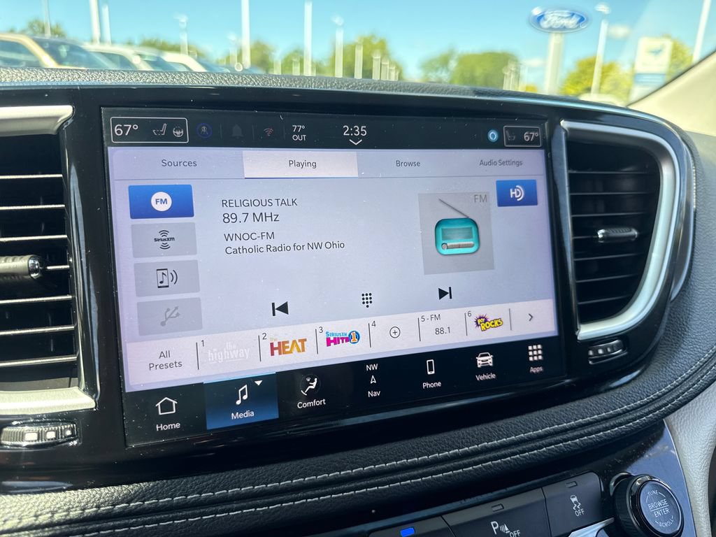 Used 2024 Chrysler Pacifica Limited FWD image 33