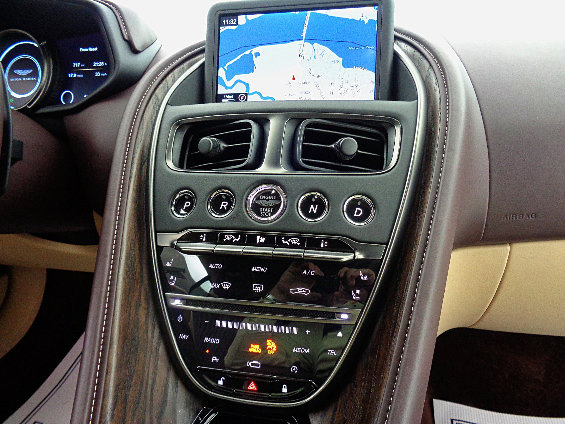 Used 2018 Aston Martin DB11 V12 image 21