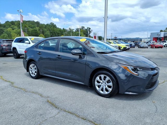 Used 2026 Toyota Corolla LE FWD image 3