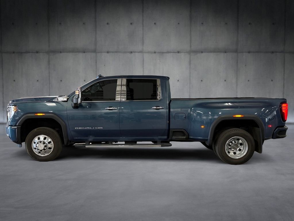 Used 2025 GMC Sierra 3500 Denali w/ Technology Package AWD/4WD image 2