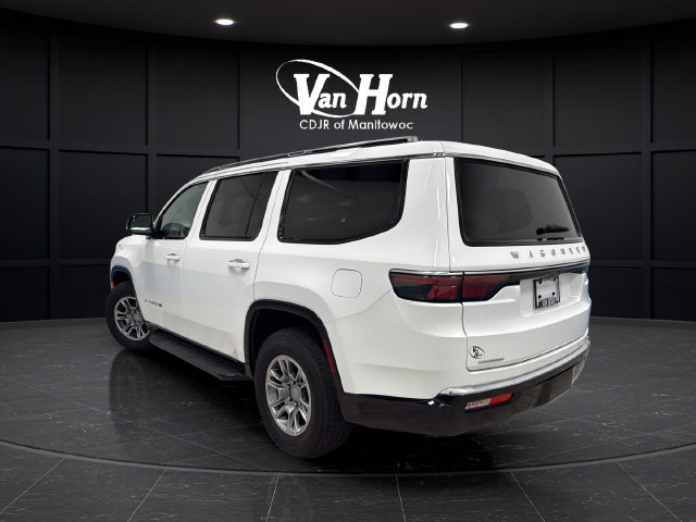 Used 2023 Jeep Wagoneer 4WD image 5