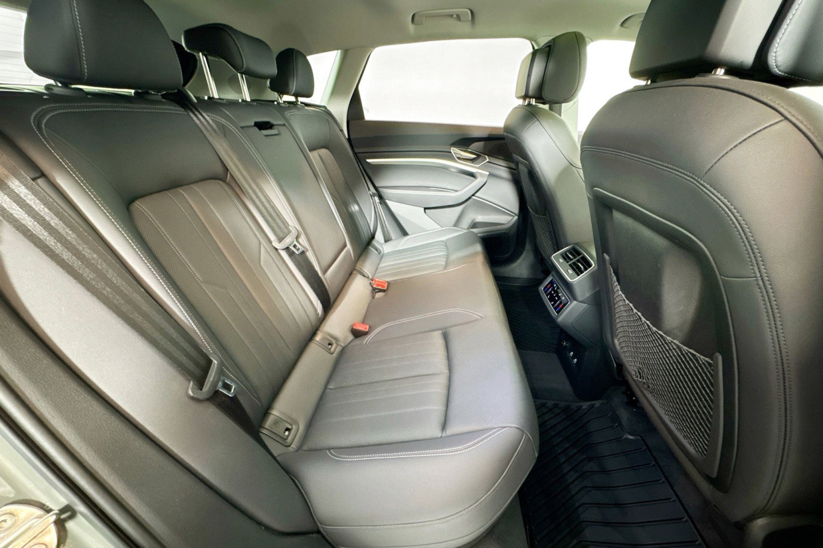 Used 2024 Audi Q8 e-tron Premium Plus w/ Premium Plus Package image 25