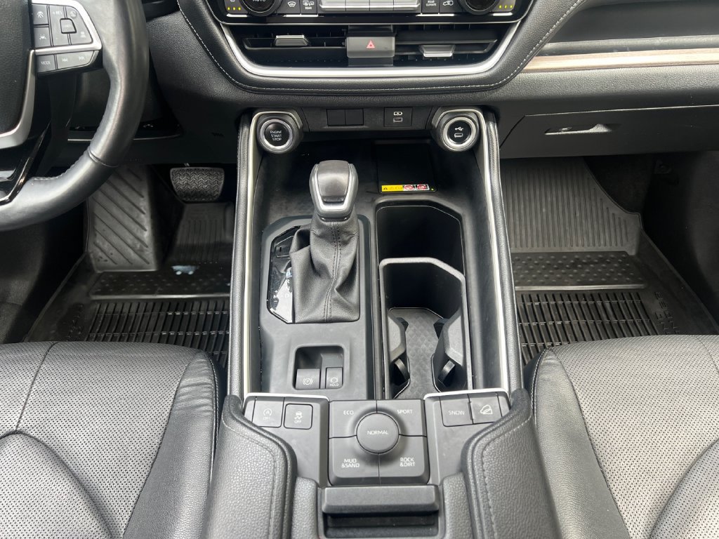 Used 2024 Toyota Grand Highlander AWD image 16