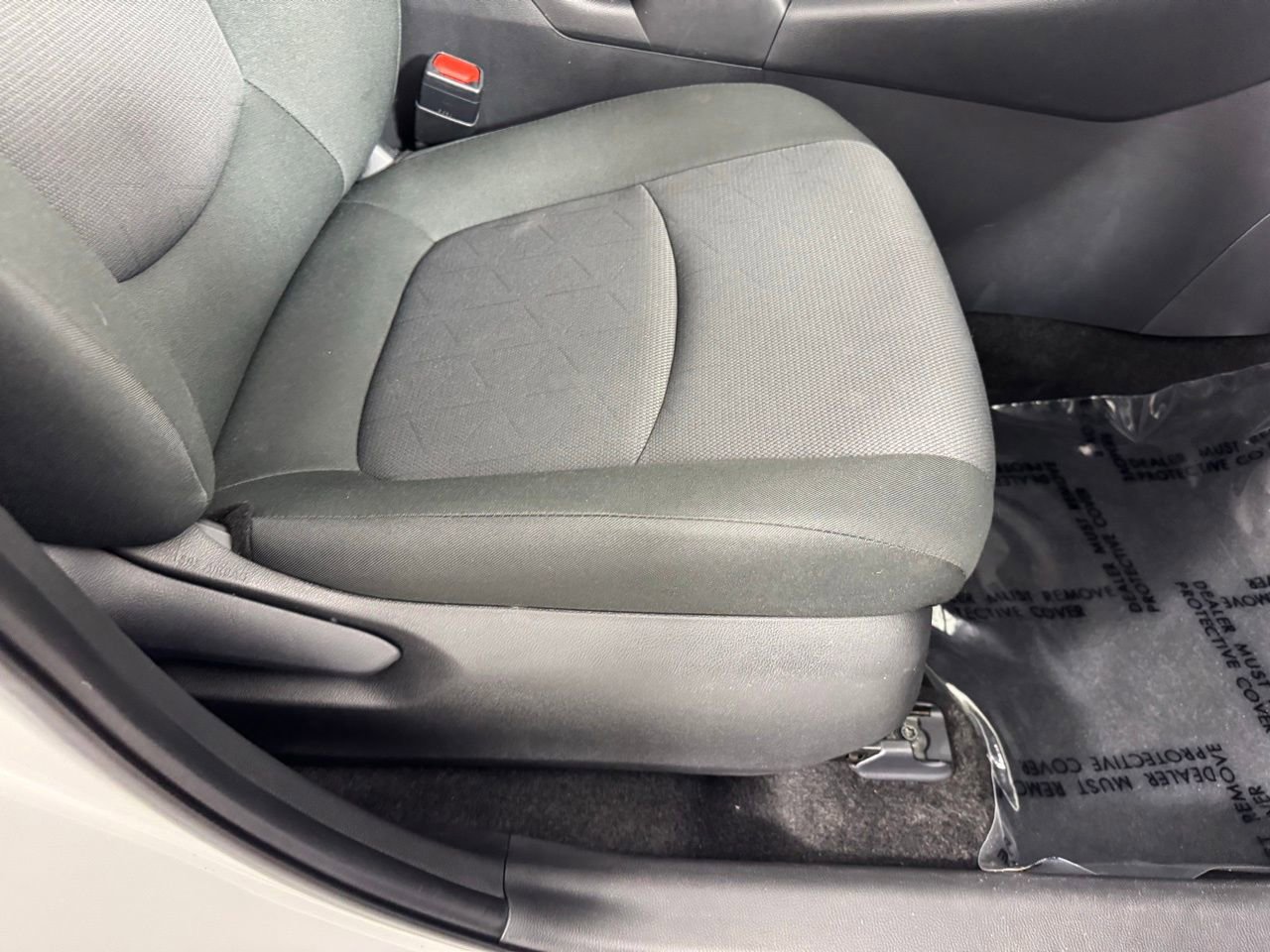 Used 2025 Toyota RAV4 XLE AWD/4WD image 32