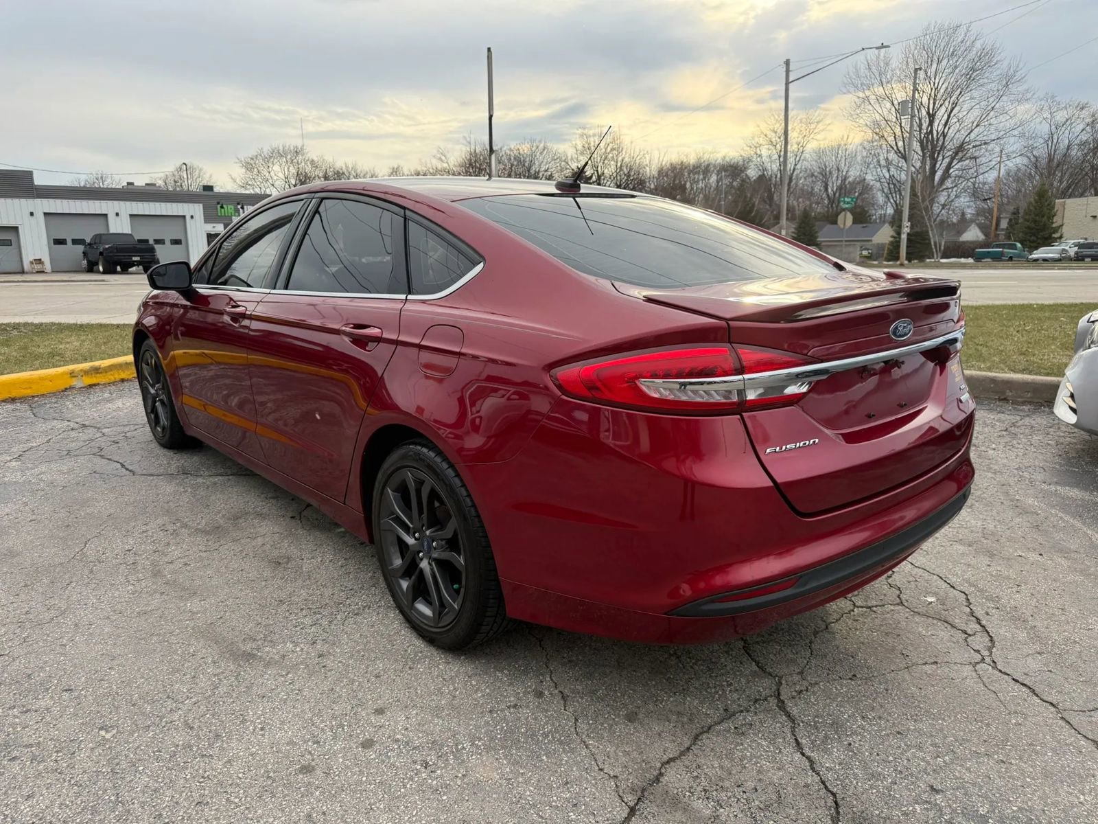 Used 2018 Ford Fusion SE w/ Equipment Group 201A FWD image 3