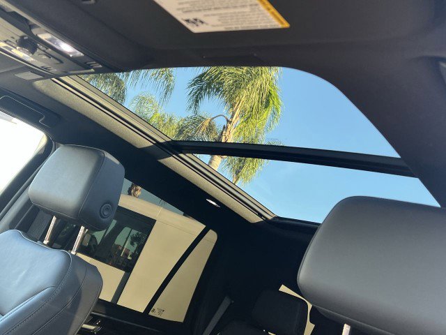 Used 2025 Chevrolet Tahoe Z71 w/ Comfort Package image 19