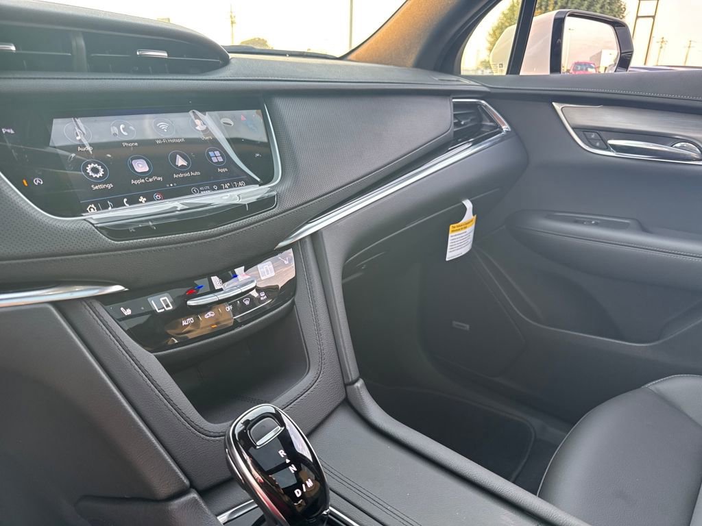 New 2025 Cadillac XT6 Luxury image 19